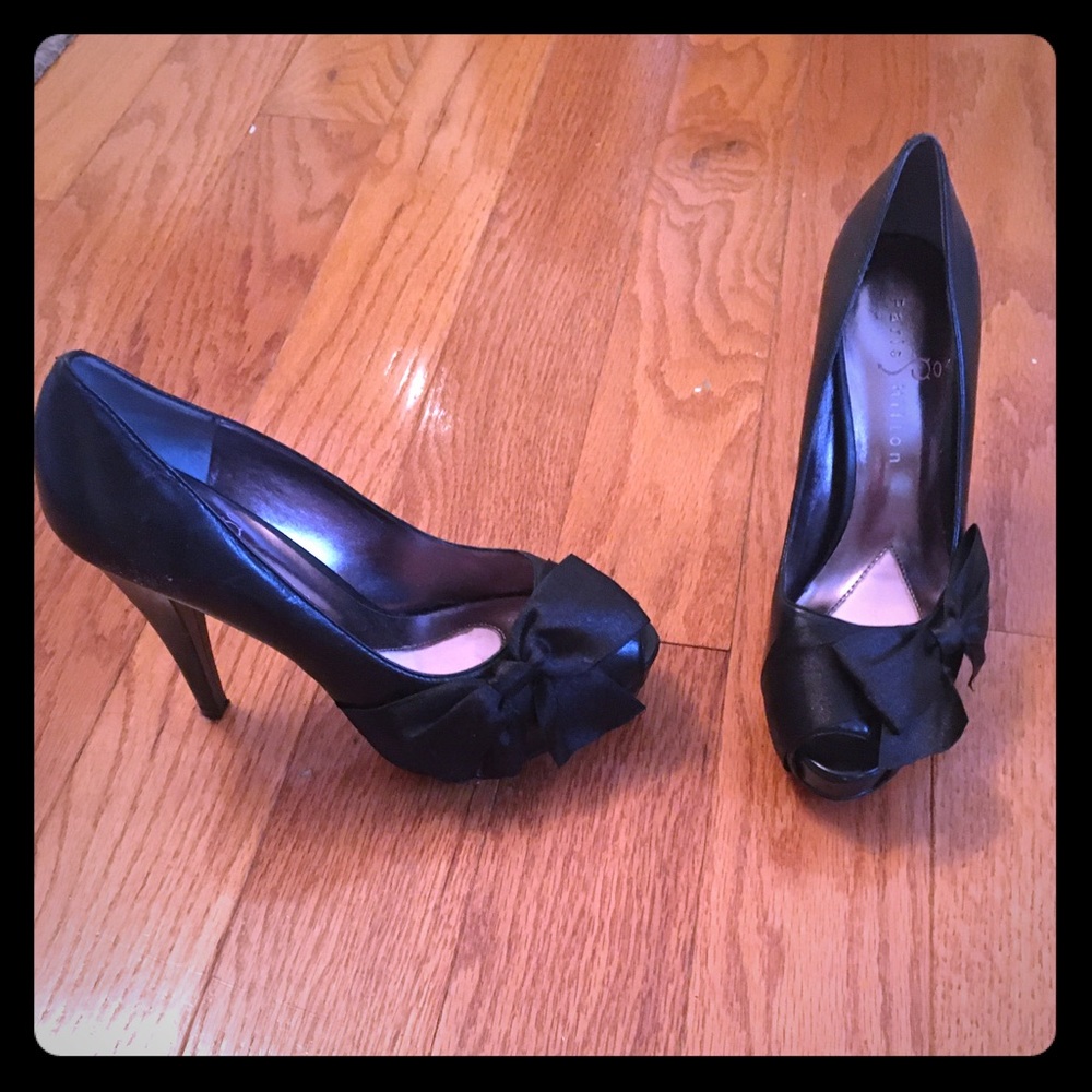 Black Paris Hilton heels size 7